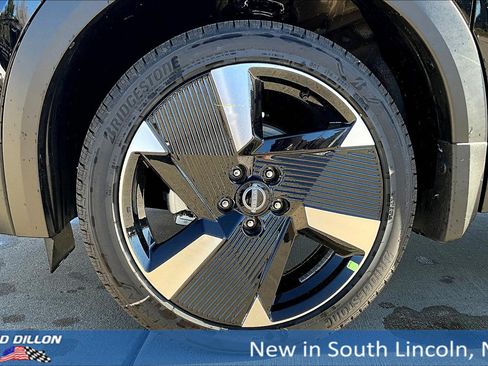 New 2025 Nissan Kicks SR image 11