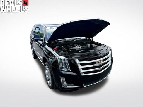 Used 2018 Cadillac Escalade Premium Luxury RWD image 4