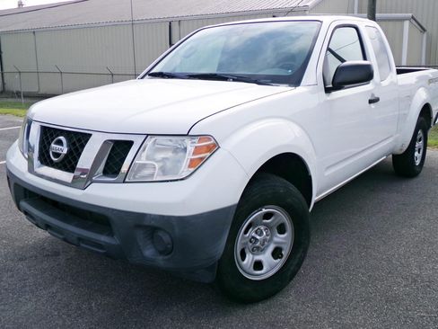 Used 2019 Nissan Frontier S RWD image 1