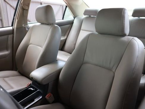 Used 2006 Toyota Camry LE image 9