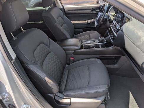 Used 2024 Nissan Pathfinder SV w/ Black Appearance Package FWD image 9