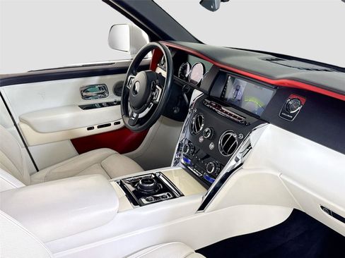 Used 2021 Rolls-Royce Cullinan AWD/4WD image 38