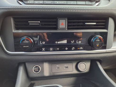 Used 2023 Nissan Rogue SV FWD image 24