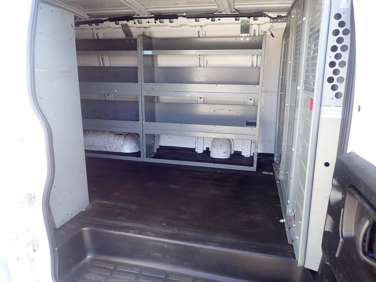 Used 2014 Chevrolet Express 2500 RWD image 20