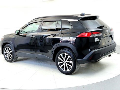 Used 2022 Toyota Corolla Cross XLE image 4