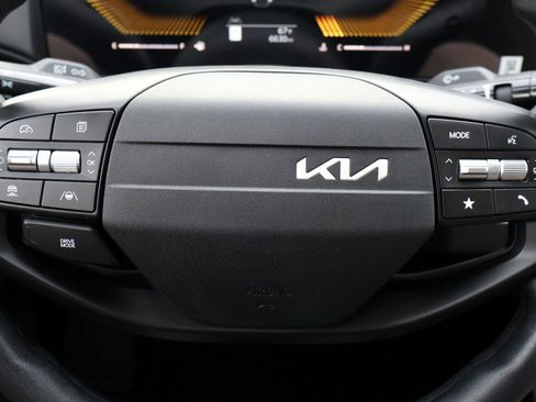 Used 2025 Kia K4 LXS image 29