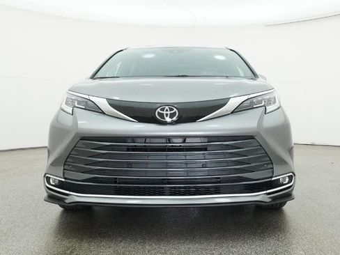 New 2026 Toyota Sienna Limited FWD image 12