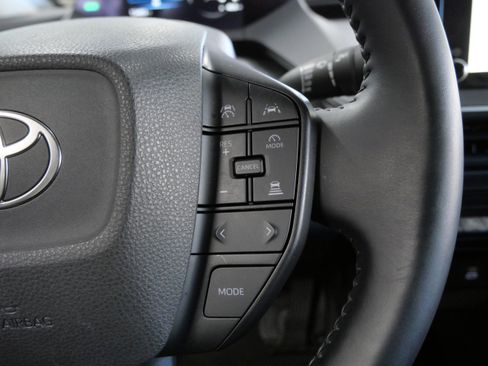 Certified 2025 Toyota Prius LE image 29