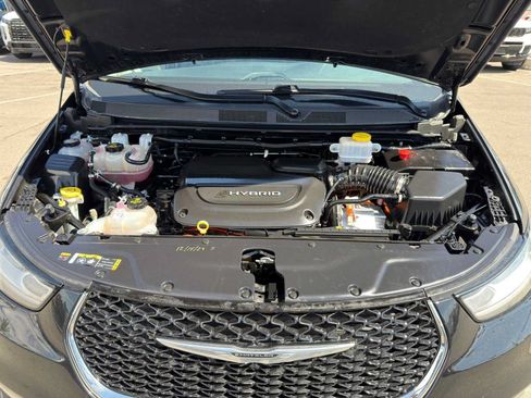 Used 2023 Chrysler Pacifica Touring-L FWD image 33