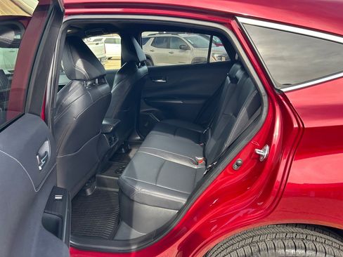 Used 2022 Toyota Venza XLE image 13