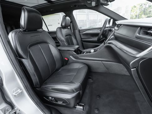 Used 2024 Jeep Grand Cherokee L Overland w/ Trailer Tow Package image 40