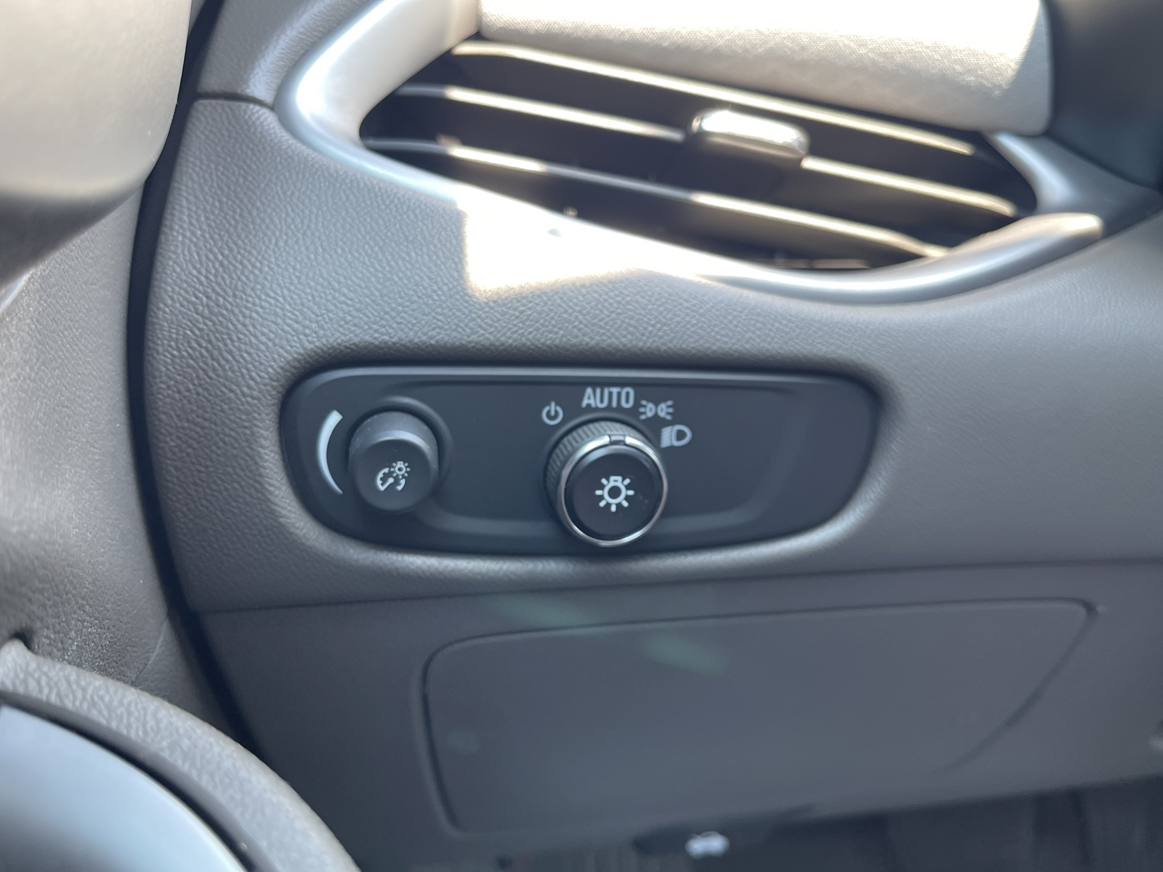 Used 2022 Chevrolet Malibu LT FWD image 24