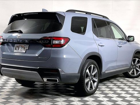 Used 2025 Honda Pilot Touring image 10