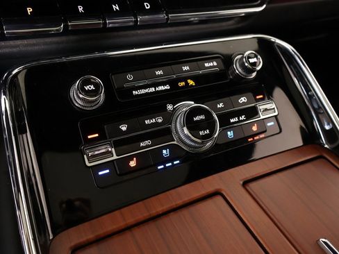 Certified 2024 Lincoln Navigator Reserve image 8