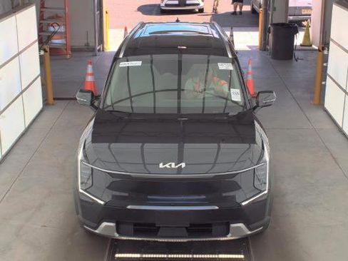 Used 2026 Kia EV9 Wind AWD/4WD image 2