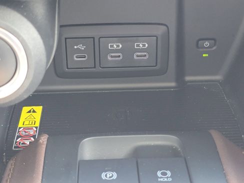 Used 2023 Toyota Venza Limited AWD/4WD image 8