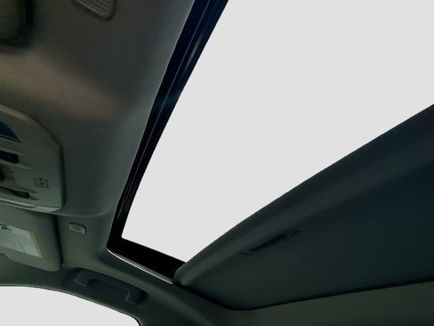 Used 2023 Toyota Highlander XLE FWD image 24