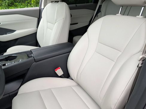 Used 2024 Nissan Rogue SV w/ SV Premium Package FWD image 18