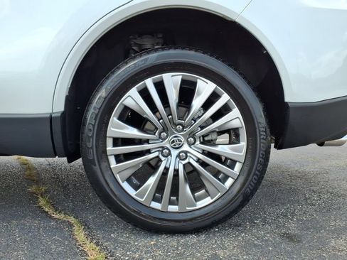 Certified 2024 Toyota Venza Limited AWD/4WD image 21