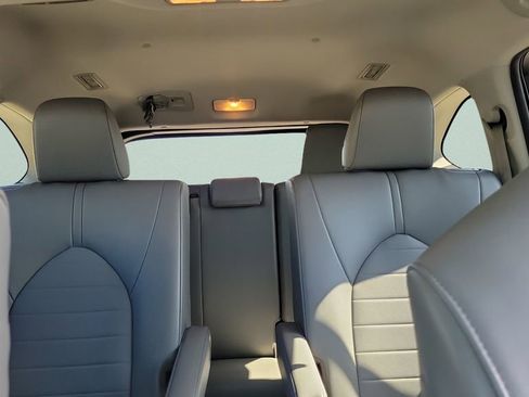 Used 2022 Toyota Highlander XLE FWD image 13