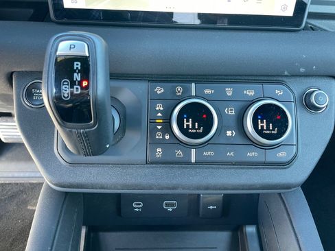 Used 2023 Land Rover Defender 110 X-Dynamic SE image 14