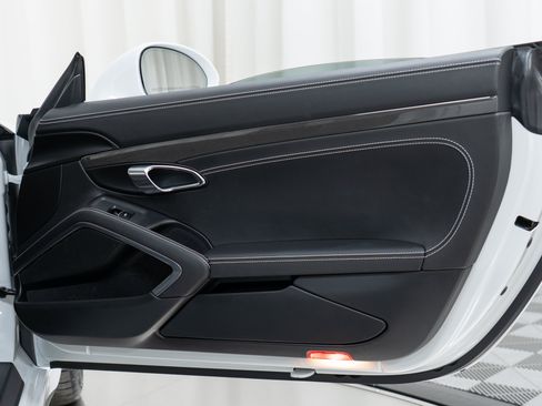 Certified 2018 Porsche 911 GT3 RWD image 34
