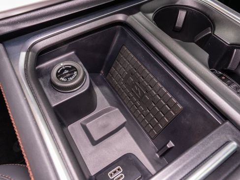 Used 2025 Ford Expedition Active AWD/4WD image 23