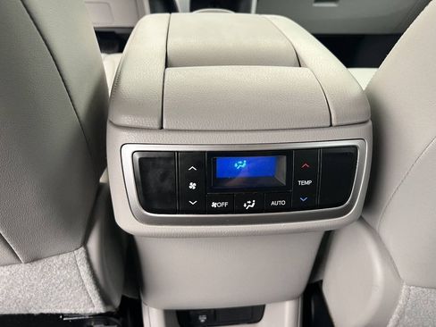 Used 2014 Toyota Highlander XLE AWD/4WD image 27