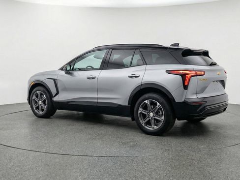 Used 2025 Chevrolet Blazer LT FWD image 6