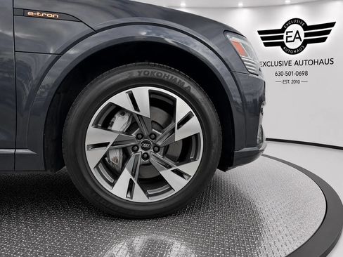 Used 2021 Audi e-tron Premium w/ Towing Package AWD/4WD image 11