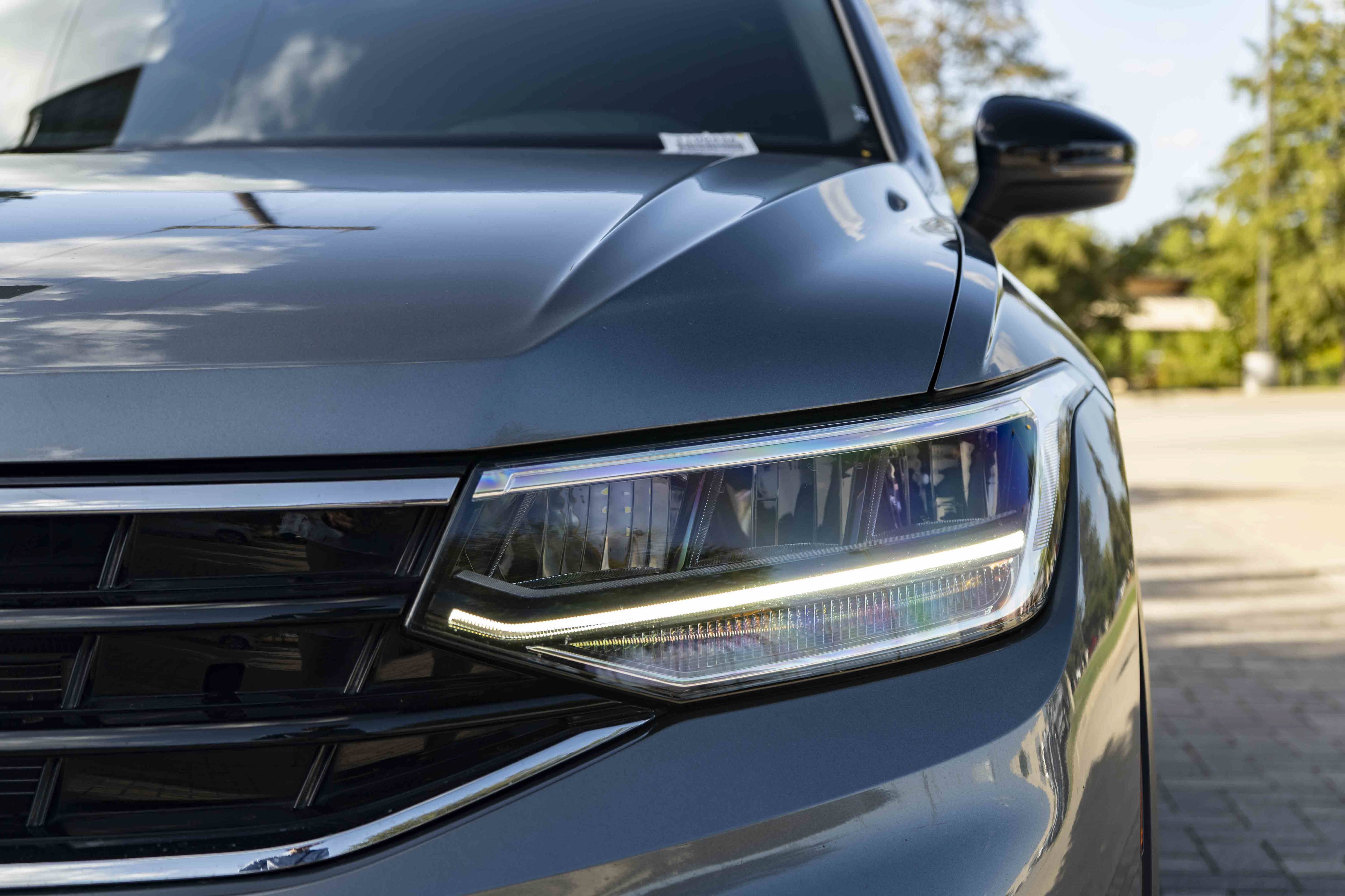 Certified 2024 Volkswagen Tiguan SE R-Line AWD/4WD image 10