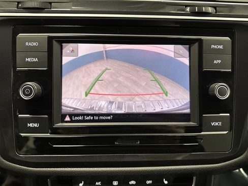 Used 2024 Volkswagen Tiguan S image 9