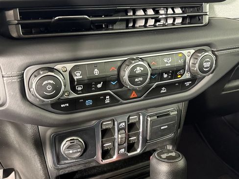 Certified 2025 Jeep Wrangler Unlimited Sahara AWD/4WD image 20