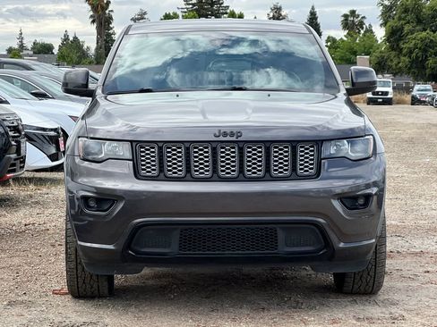 Used 2018 Jeep Grand Cherokee Altitude image 11