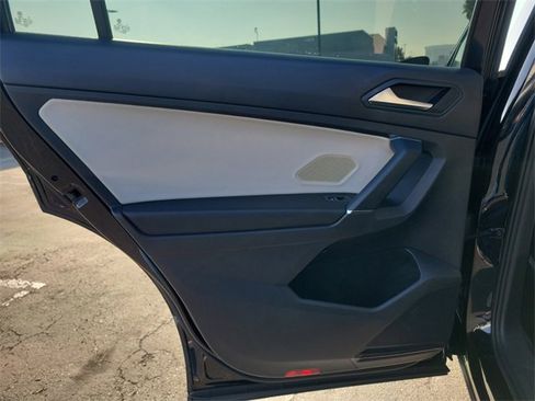 Used 2020 Volkswagen Tiguan SEL image 14