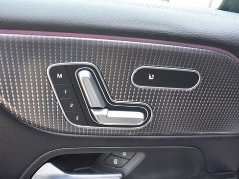 Used 2021 Mercedes-Benz GLB 250 image 12