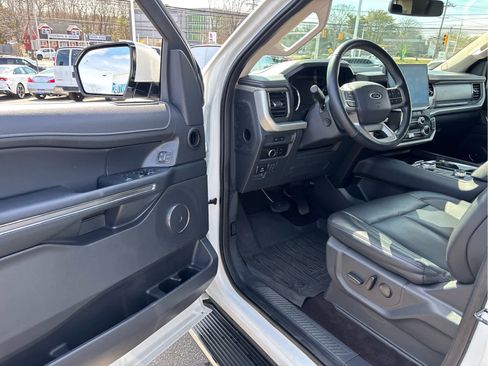 Used 2023 Ford Expedition XLT image 7