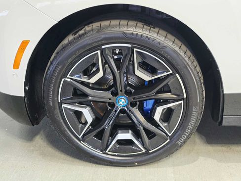 Used 2025 BMW iX xDrive50 AWD/4WD image 8