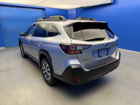 Certified 2025 Subaru Outback Premium w/ Popular Package #1A AWD/4WD image 5
