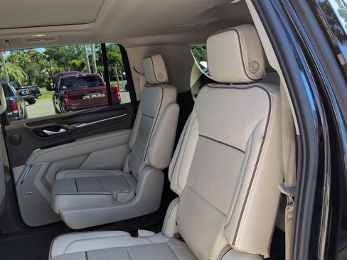 Used 2024 GMC Yukon XL Denali AWD/4WD image 13