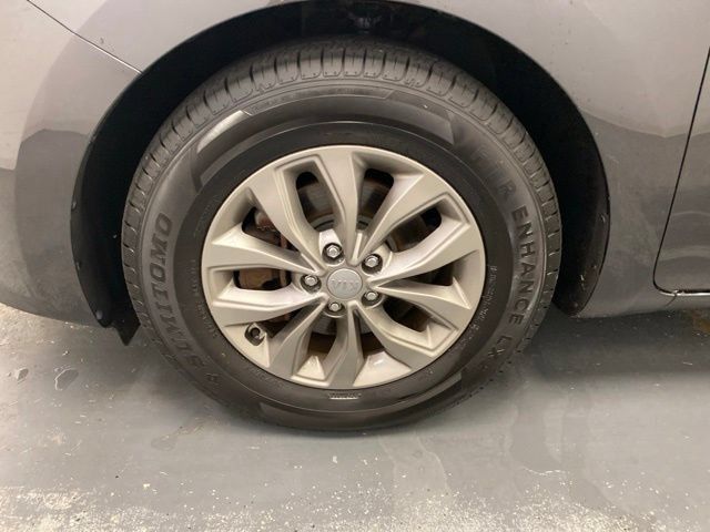 Used 2019 Kia Sedona LX FWD image 29