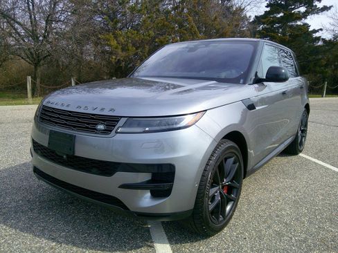 Used 2023 Land Rover Range Rover Sport SE image 4