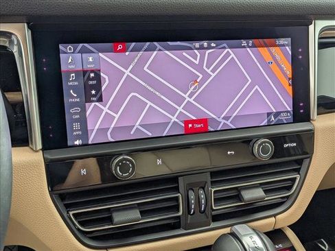 Certified 2023 Porsche Macan image 18