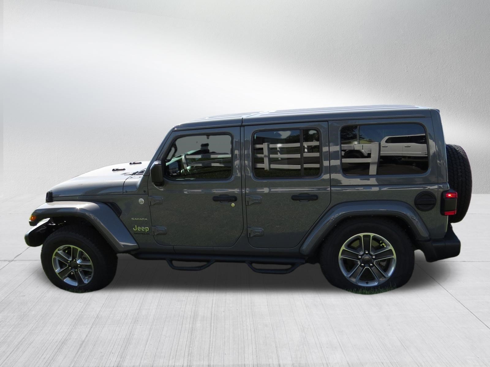 Used 2023 Jeep Wrangler Unlimited Sahara w/ Dual Top Group AWD/4WD image 7