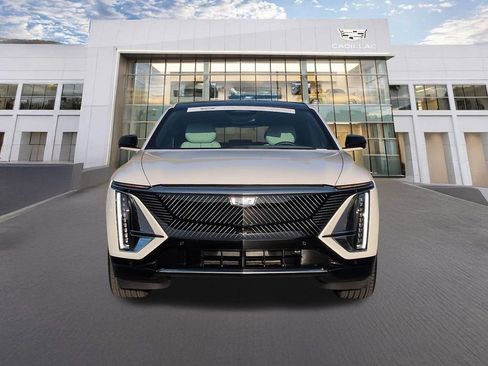 Certified 2024 Cadillac Lyriq Luxury AWD/4WD image 2
