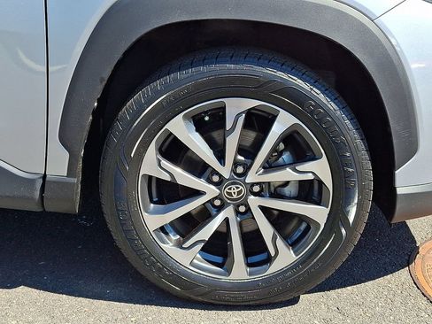 Certified 2025 Toyota Corolla Cross XLE FWD image 8