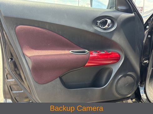 Used 2015 Nissan Juke SV AWD/4WD image 3