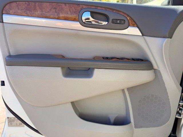 Used 2011 Buick Enclave CXL FWD image 17