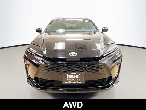 Used 2025 Toyota Crown Signia XLE image 2