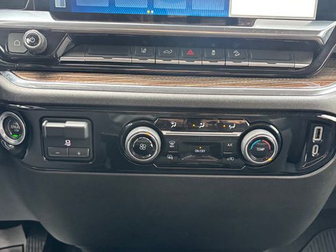 Used 2024 Chevrolet Silverado 2500 LT w/ Z71 Off-Road Package image 47